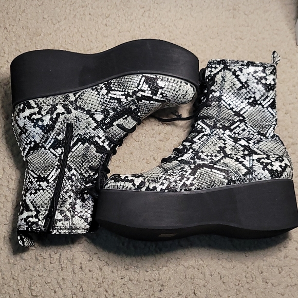 Snakeskin Platform Boots - Picture 5 of 5